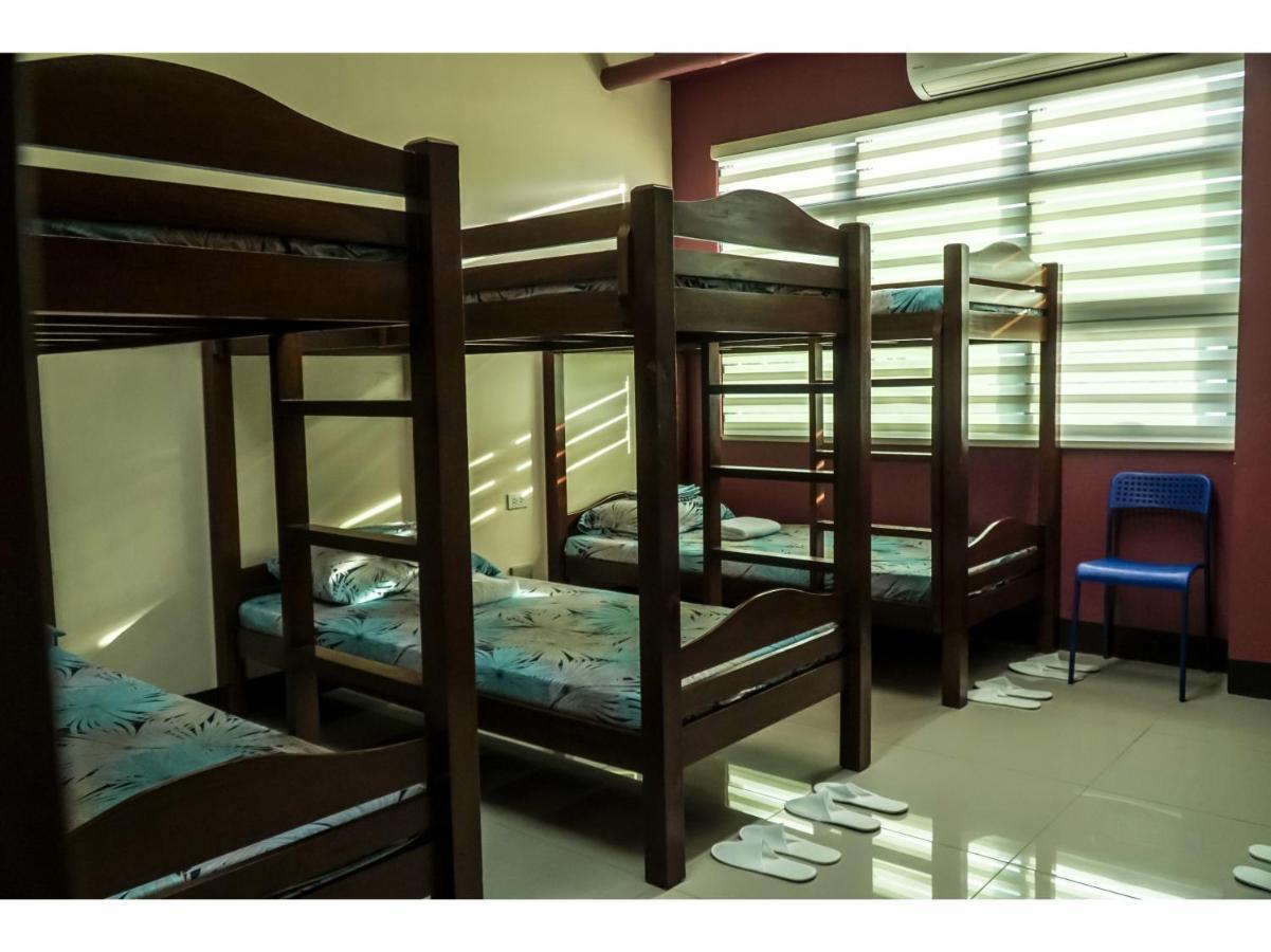 M28 Hotel And Apartments Quezon City Extérieur photo