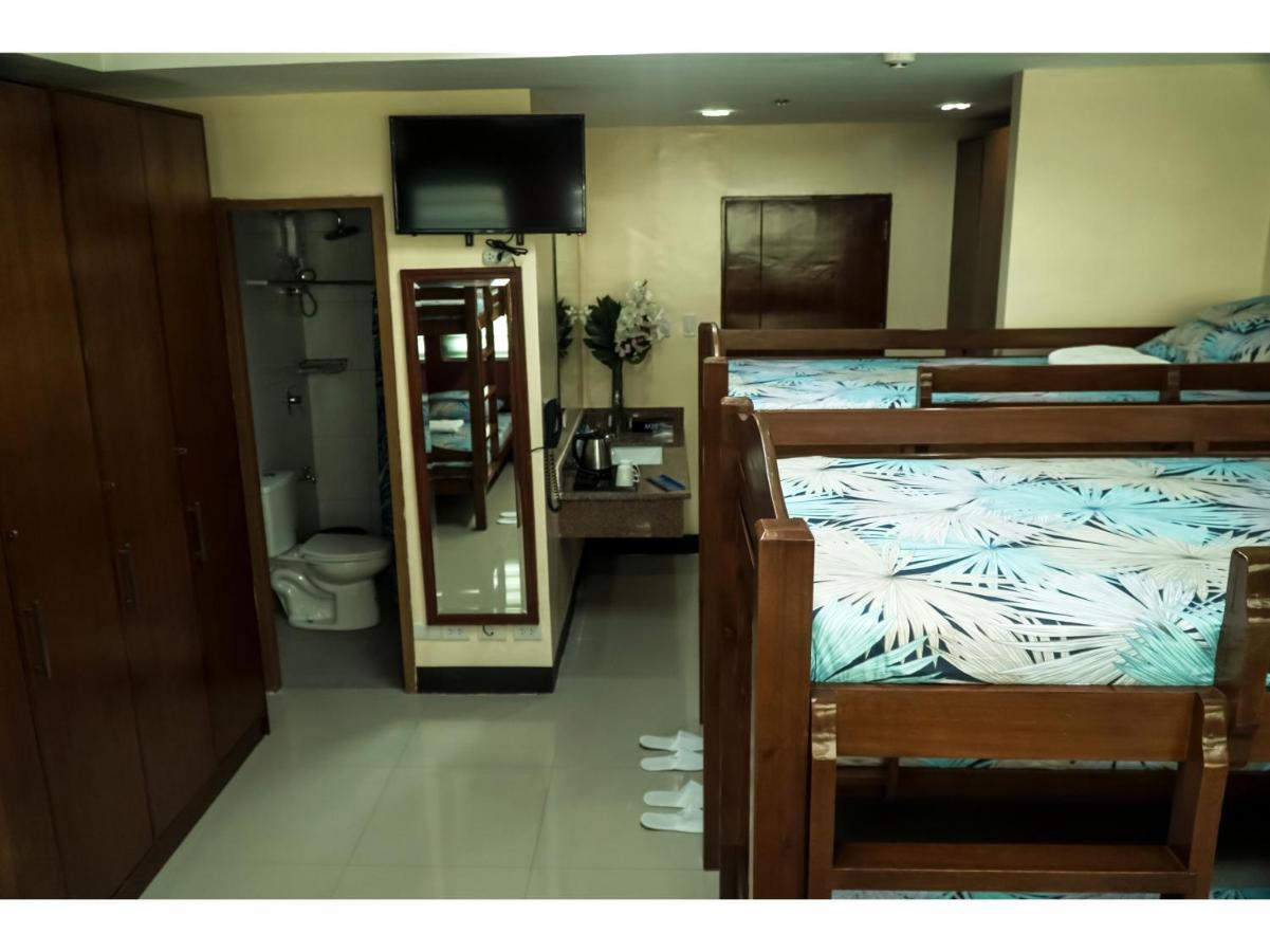 M28 Hotel And Apartments Quezon City Extérieur photo