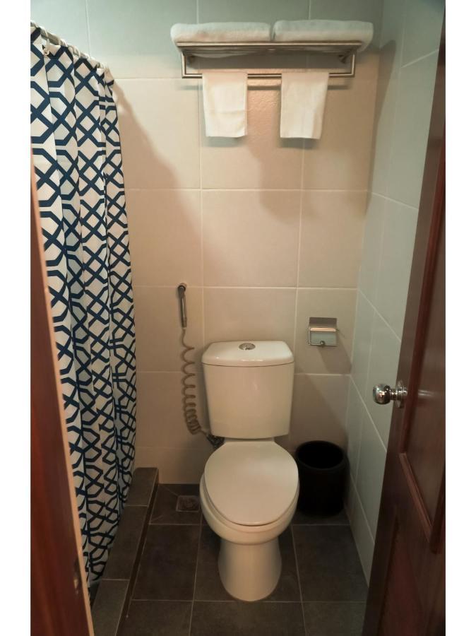 M28 Hotel And Apartments Quezon City Extérieur photo