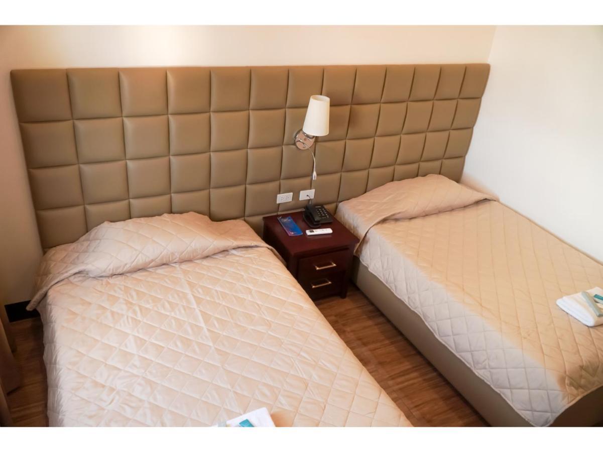 M28 Hotel And Apartments Quezon City Extérieur photo